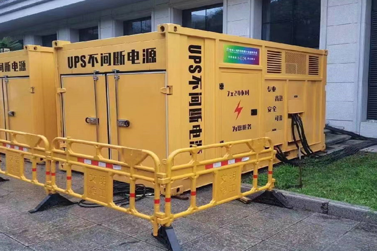 鹤岗发电机租赁施工现场